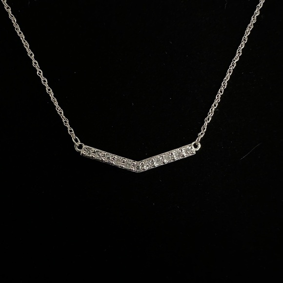 Diamond and sterling silver modern simplicity necklace - Picture 3 of 9